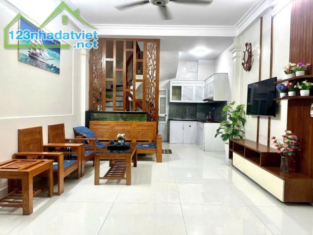 Ô TÔ ĐỖ CỔNG-ĐẸP KHÔNG TỲ VẾT: 33m2, 5 tầng, 7,05 tỷ.