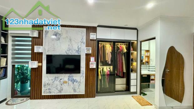 NHÀ ĐẸP PHỐ NHỔN ,LÔ GÓC Ô TÔ CHẠY VÒNG QUANH ,DT40M XÂY 5 TẦNG GIÁ 6TY CTL Ngày đăng: Hôm - 4