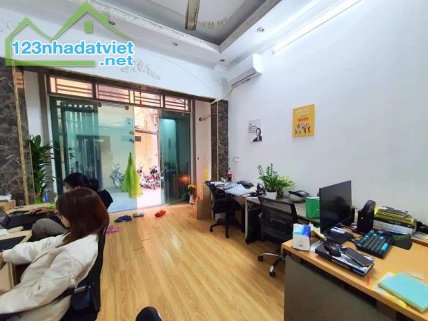 BÁN GẤP NHÀ NGÕ PHỐ NGUYỄN KHUYẾN , KINH DOANH ĐỈNH , ĐÔNG DÂN CƯ 19,5 TỶ.