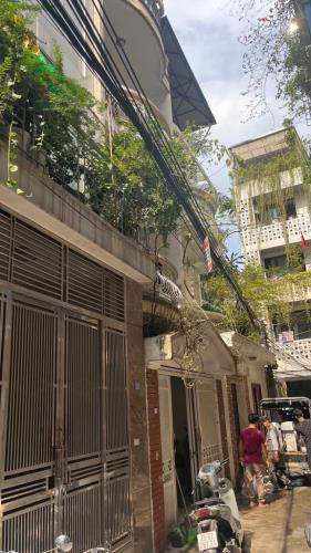 ĐỘI CẤN - BÁN ĐẤT TẶNG NHÀ - OTO ĐỖ CỬA VÀO NHÀ - BÀI ĐỖ SIÊU XE CỰC RỘNG - 1
