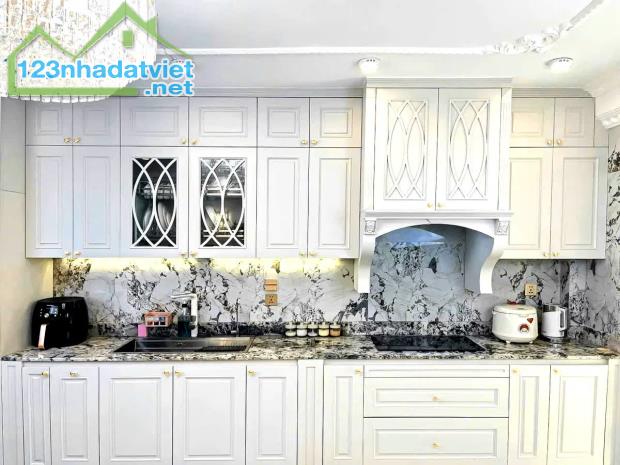 BÁN NHÀ NGỌC HÀ, BA ĐÌNH, 37M2 7 TẦNG MT 4M GIÁ 7,9 TỶ- NGÕ THÔNG-GẦN HỒ SÁT PHỐ - CẠNH - 1