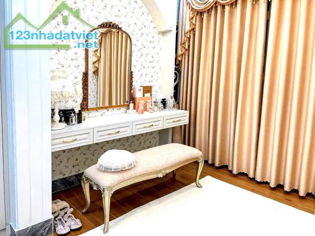 BÁN NHÀ NGỌC HÀ, BA ĐÌNH, 37M2 7 TẦNG MT 4M GIÁ 7,9 TỶ- NGÕ THÔNG-GẦN HỒ SÁT PHỐ - CẠNH - 3