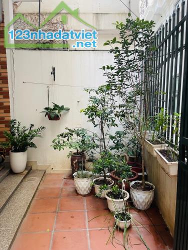 Bán nhà ngõ Thái Thịnh, một bước ra phố : DT 97m, giá 6 tỷ
