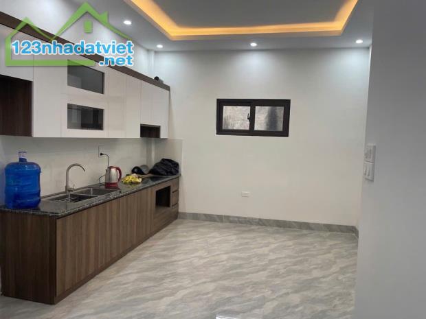 Bán nhà Tân Hội Đan Phượng 45 m2, 5 tầng, giá còn lâu mới tới 6 tỷ, hàng xóm Vincom.