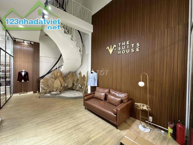 Biệt thự MT Nguyễn Thành Ý - DT: 7,2*16 - hầm, 4 tầng - 43 tỷ TL(Khan hiếm) - 2