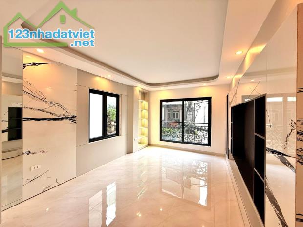Nhà 5 tầng, 36m², Đường Bát khối Long Biên Hà Nội  	•	Diện tích: 36m² 	•	Thiết kế: 5 tầng, - 2