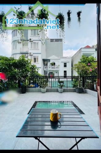 Tôi cần bán gấp nhà biệt thự liền kề Mễ Trì Thượng.