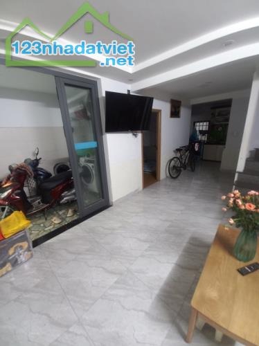 # Nhà Kiệt sát MT Phan Thanh, 53m2, ngang 5.3m, 2 tầng sạch sẽ, 3 tỷ - 1