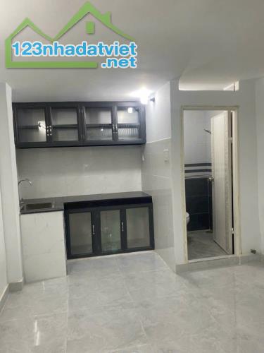 NHÀ HẺM,  XE HƠI ĐỖ CỬA , 3 TẦNG , HÀNG NGON TẠI QUẬN 5, NHỈNH 6 TỶ.