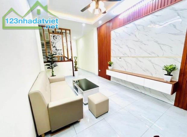BÁN GẤP: NHÀ ĐẸP 5 TẦNG, DT30M; 5,2 TỶ, PHỐ LÃNG YÊN - HBT, GẦN TRƯỜNG, CHỢ, NGÕ NÔNG - 2