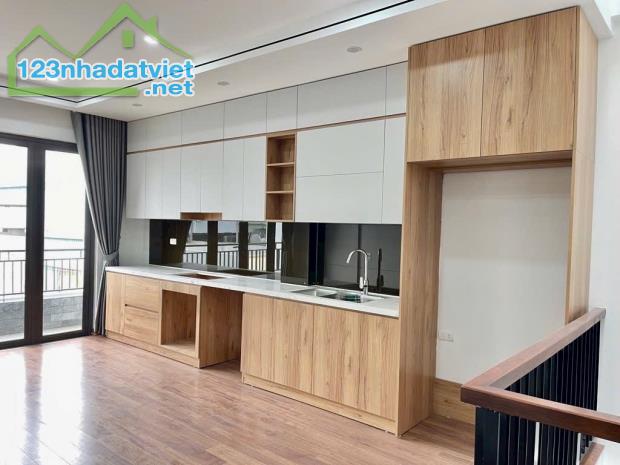 💥💥💥Bán Nhà Thạch Bàn 55m2-hơn 10 tỷ-6 Tầng-Mt 4.5m-Ô TÔ GẦN-FULL NỘI THẤT-THANG MÁY- PH - 2
