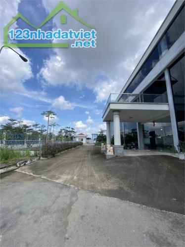 chuyển nhượng toàn bộ công ty đang sản xuất may mặc. thời gian sử dụng đất lâu dài