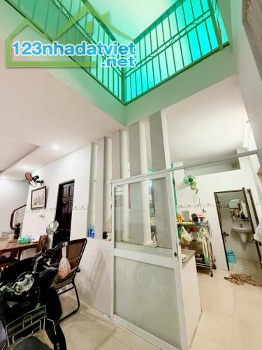 MTKD khủng Q12 – 3 tầng – 136m² – ngang 8.5m – chỉ 15 tỷ - 1