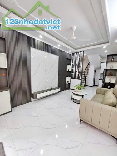 [RẺ BẤT NGỜ] Bán nhà Cổ Nhuế xây mới 33m 6 tầng full nội thất, mang vali về ở luôn, 5.7 tỷ