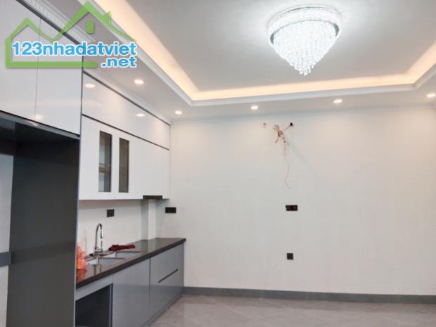 Nhà Đẹp Thang Máy Phố VIP Thái Hà, Đống Đa 33m, 6 tầng, mt 7m, giá 13.2 tỷ.