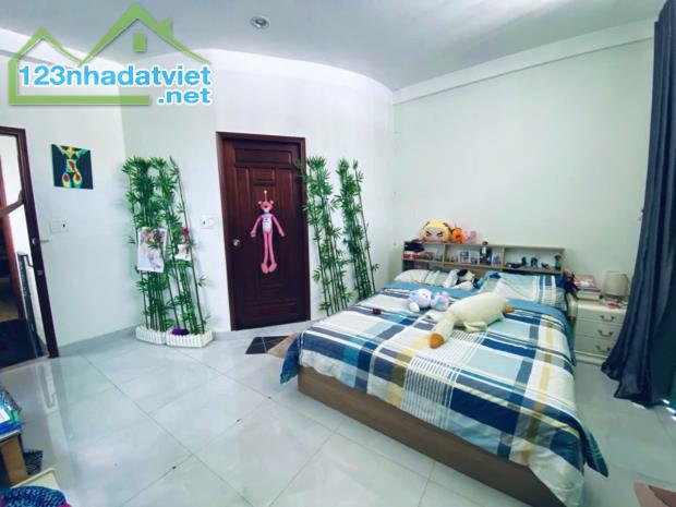 Nhà Đẹp Chính Chủ - (4,5M x 11,5) 3 Tầng Đúc(Nở Hậu ) Với 4PN,5WC Huỳnh Văn Bánh - PN - 3