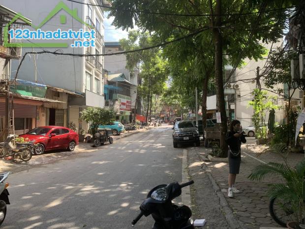 Bán tòa văn phòng quận Ba Đình, 58m, 9 tầng, mt 5.5m, giá 42 tỷ, vỉa hè, thang máy
