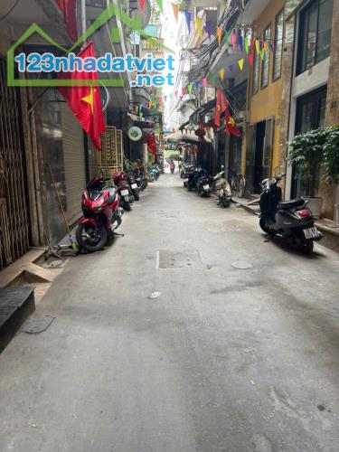 Bán Nhà Ngã Tư Sở - Oto - Kinh Doanh - 40m, 4 Tầng - Full Nội Thất. Chỉ 12.5 Tỷ.