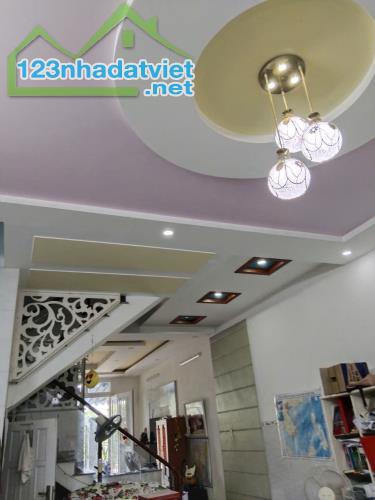 Chính Chủ Cần Bán Căn Liền Kề 1 Trệt 2 Lầu Vị Trí Đẹp Tại Đồng Nai