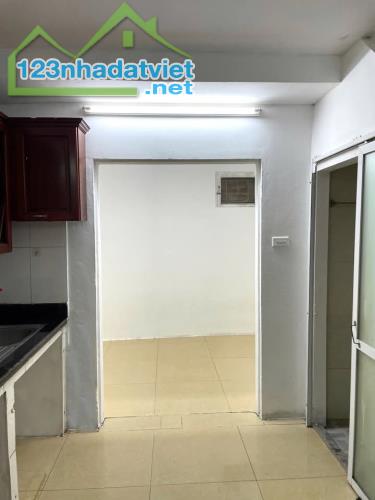 Cho thuê nhà ngõ ba gác phố Tân Khai Hoàng Mai 30m x 2 tầng, giá 6.5tr/tháng - 2