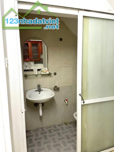 Cho thuê nhà ngõ ba gác phố Tân Khai Hoàng Mai 30m x 2 tầng, giá 6.5tr/tháng - 5