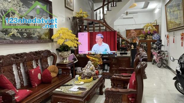 BÁN NHÀ HOÀNG MAI GẦN HỒ ĐỀN LỪ, PHÂN LÔ ĐƯỜNG Ô TÔ RẤT RỘNG, GẦN MẶT PHỐ, KINH DOANH.