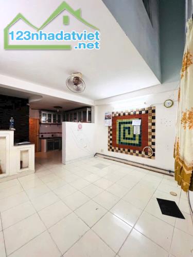 SÁT MẶT TIỀN NGUYỄN ĐÌNH CHÍNH PHÚ NHUẬN, NHÀ 5 TẦNG, 33M2, NGANG 4.5M, 3 PHÒNG, CHỈ 6.15 - 1