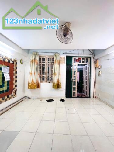 SÁT MẶT TIỀN NGUYỄN ĐÌNH CHÍNH PHÚ NHUẬN, NHÀ 5 TẦNG, 33M2, NGANG 4.5M, 3 PHÒNG, CHỈ 6.15 - 2