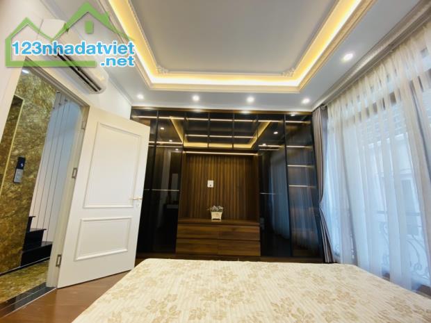 Nhà đẹp thang máy, ngõ thông, chủ tặng nội thất, TT Cầu Giấy