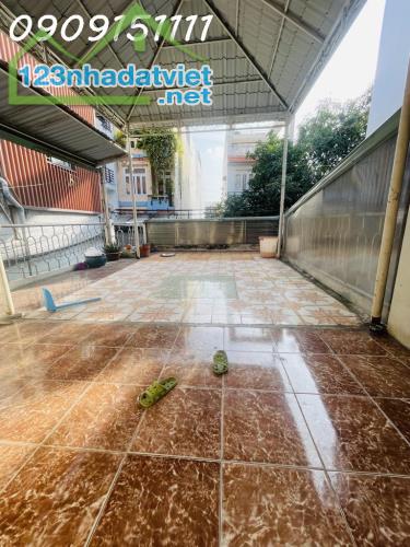BÁN NHÀ MẶT TIỀN KINH DOANH- HẺM XE HƠI- KẾ KDC NAM LONG- QUẬN 7- 132M2- NHỈNH 6 TỶ - 3