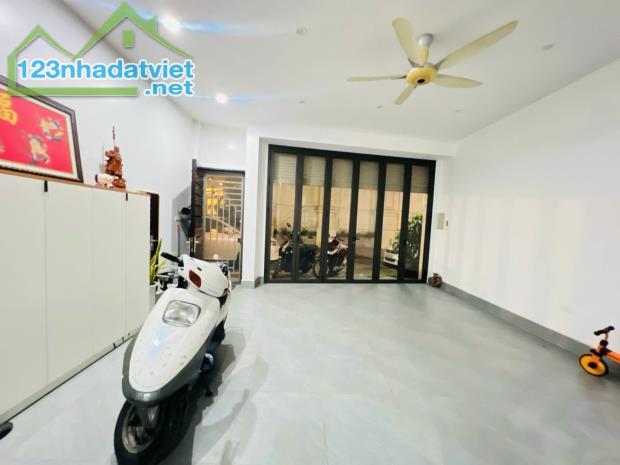 Nhà phố Ái Mộ, Phân Lô, 1 Nhà Ra Phố, Ôtô - Kinh Doanh, Vị Trí Trung Tâm . - 1