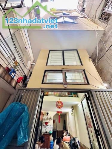 NHÀ ĐẸP DÂN XÂY LÔ GÓC 3 THOÁNG Thịnh Quang- Đống Đa 48m2,X 4 tầng 8.1 tỷ. - 2