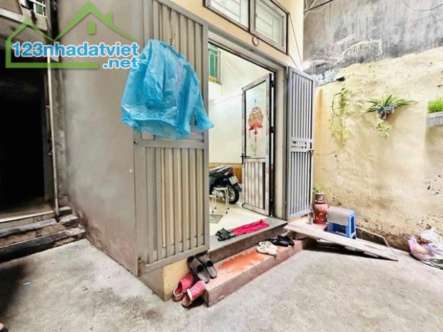 NHÀ ĐẸP DÂN XÂY LÔ GÓC 3 THOÁNG Thịnh Quang- Đống Đa 48m2,X 4 tầng 8.1 tỷ.