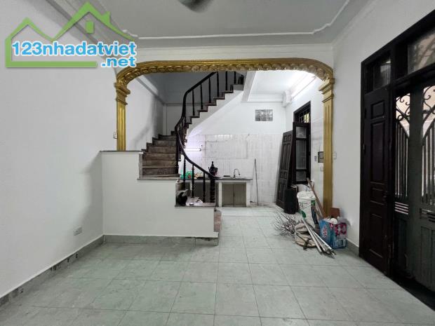 BÁN NHÀ LÔ GÓC QUẬN ĐỐNG ĐA – 5 TẦNG DÂN XÂY CỰC CHẮC – 7.9 tỷ - 1
