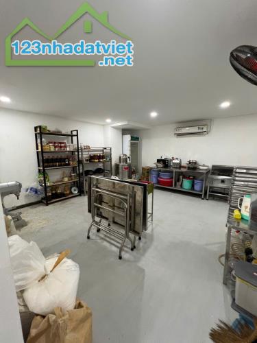 HÀNG HIẾM nhà 4 lầu, MẶT TIỀN 118M2 Nguyễn Phúc Chu, Tân Bình. Khu hiếm nhà bán chỉ 20,5 t - 2