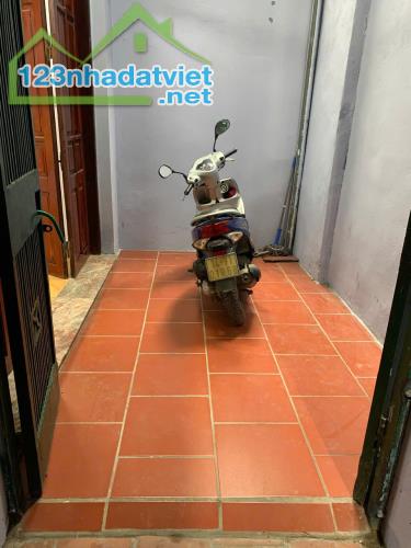 Bán nhà chính chủ 30m2 4 tầng Hoàng Mai chỉ có 2 tỷ 8 quá rẻ