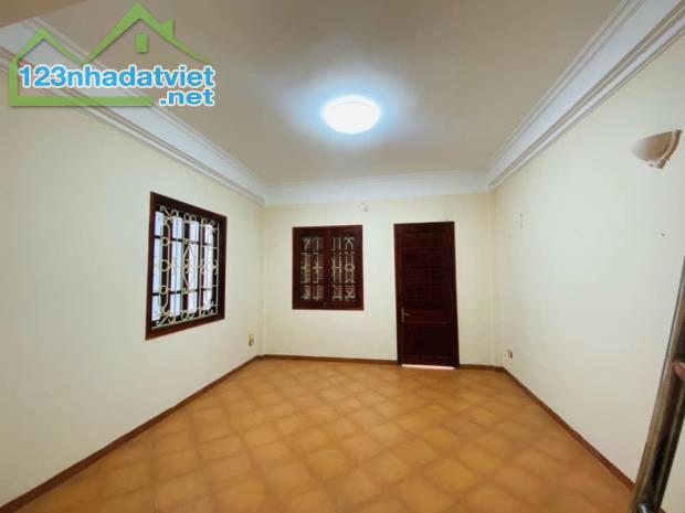 Bán Nhà Phố Lê Trọng Tấn Thanh Xuân 39,5m2 5 Tầng Gần Phố Giá Chỉ 6 Tỷ - 2
