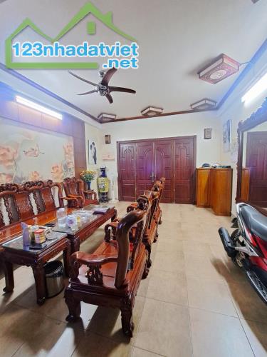 Bán nhà Linh Đàm ô tô đỗ cửa 50m2 MT5m 8.5tỷ - 2
