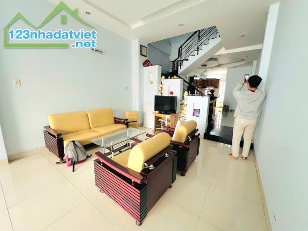 CHÍNH CHỦ CHO THUÊ NHÀ FULL NỘI THẤT, HẺM OTO, ĐƯỜNG QUANG TRUNG 15TR - 1
