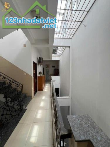 Bán nhà,F15 Tân Bình, mặt tiền nhánh,Phạm Văn Bạch, 5tầng,108M2, 14,XTỷ - 3