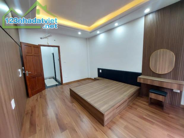 Bán Nhà Mặt ngõ Vũ Xuân Thiều, 50M,4 tầng,full NT, ô tô đỗ cổng,ngõ thông,hơn 8 tỷ - 2