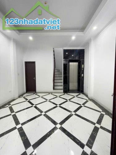 (BÁN SIÊU PHẨM BÁT KHỐI - LONG BIÊN - 6 TẦNG THANG MÁY - LÔ GÓC 2 THOÁNG - NGÕ BA GÁC - 4
