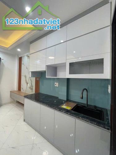 (BÁN SIÊU PHẨM BÁT KHỐI - LONG BIÊN - 6 TẦNG THANG MÁY - LÔ GÓC 2 THOÁNG - NGÕ BA GÁC - 2