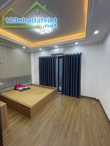 (BÁN SIÊU PHẨM BÁT KHỐI - LONG BIÊN - 6 TẦNG THANG MÁY - LÔ GÓC 2 THOÁNG - NGÕ BA GÁC - 1