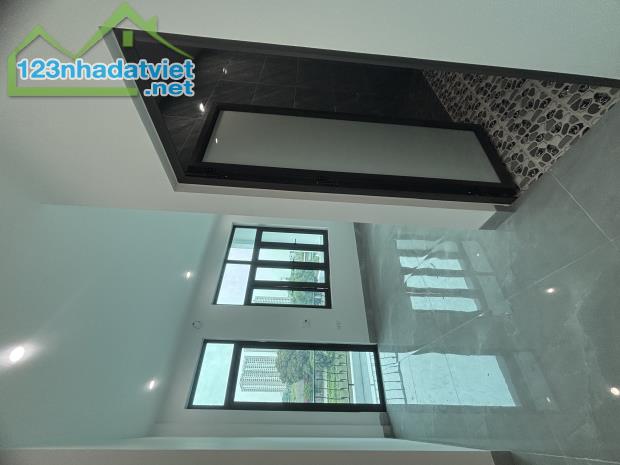 Bán nhà 3 tầng thơm mùi sơn phường ĐÔNG sơn giá chỉ 3tỷ4x - 1