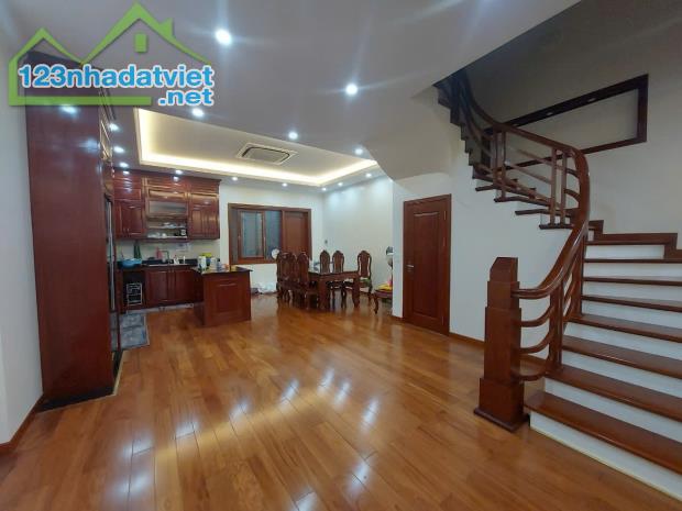 Bán nhà KĐT Trung Văn ô tô tránh vỉa hè rộng kinh doanh đẹp DT 151m 5T MT 9M giá 32,5 tỷ