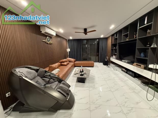 BÁN NHÀ TƯ ĐÌNH – 6 TẦNG – GARA – THANG MÁY – HỒ CÁ KOI – 97M² – MT 5,5M - GIÁ  22,8 TỶ