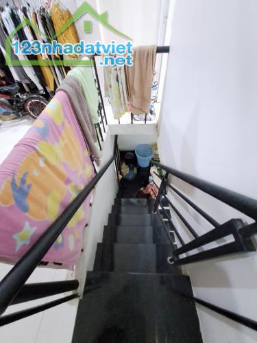 Cần bán gấp nhà 3 tầng hẻm thông, xe hơi đỗ cửa Huỳnh Thiện Lộc, khu sầm uất, chỉ 3.x tỷ. - 2