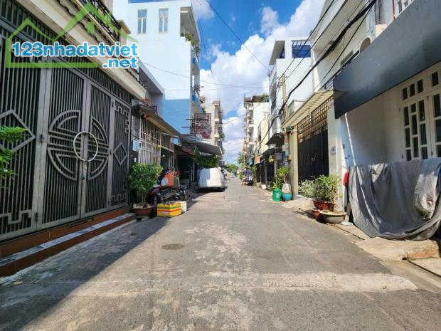 HẺM XE TẢI 8M - NGAY GÒ XOÀI LÊ VĂN QUỚI - 3 TẦNG 6PN KIÊN CỐ - 72M2 CHỈ HƠN 6 TỶ - 1