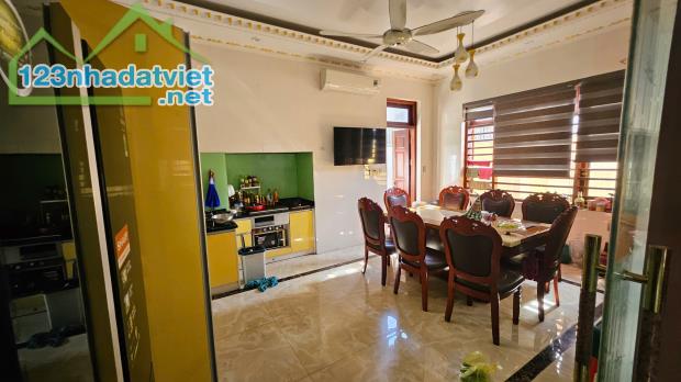 Bán biệt thự Hùng Thắng, lô góc, trung tâm y tế, full nội thất, xung quanh ngập tràn tiện